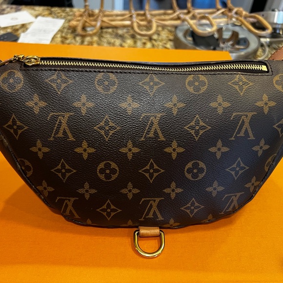 Louis Vuitton Bumbag - Picture 5 of 7